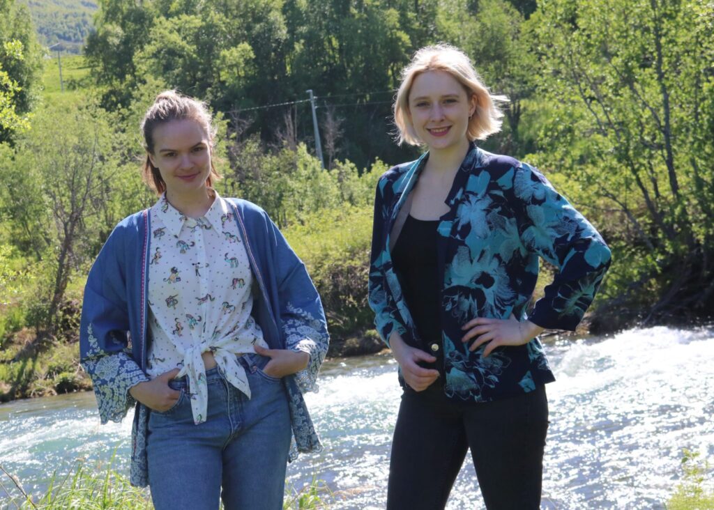 Risten Anine K. Gaup og Silje Jeanette N. Stavdal i Manin Jeanine. Foto: Torun Olsen Wernberg.