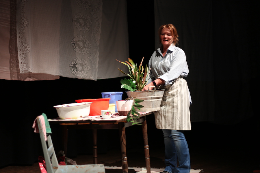 Inger Birkelund. Forestillingen Brev fra Elmine. Foto: På Vegard Eriksen.