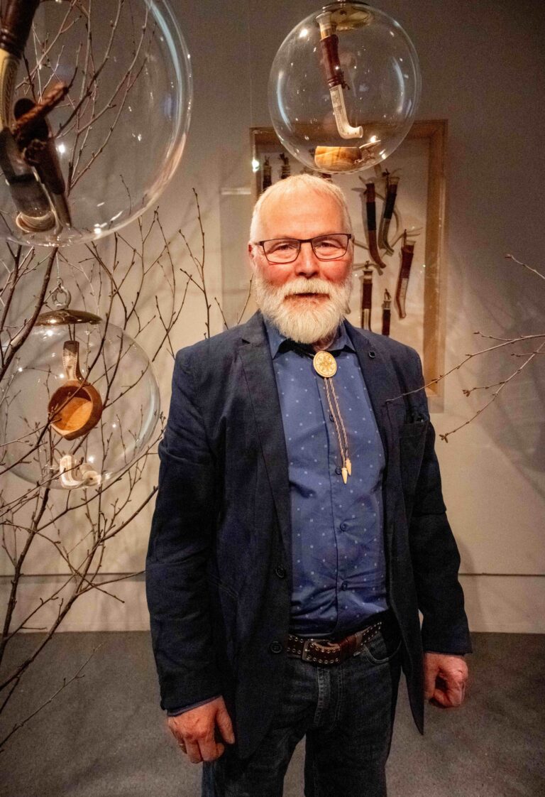 Bilde av Håvard Larsen i utstillingen Et liv som duojár